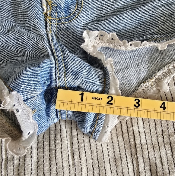 Vtg 90s Paris Blues Denim Shorts Lace Eyelet Trim 2" Inseam Size 26 - Picture 9 of 10